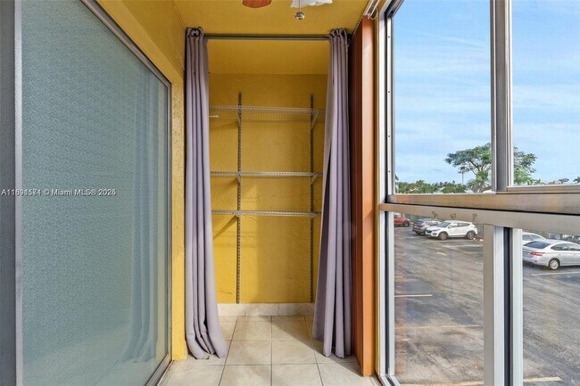 Building Photo - 1300 W 47th Pl