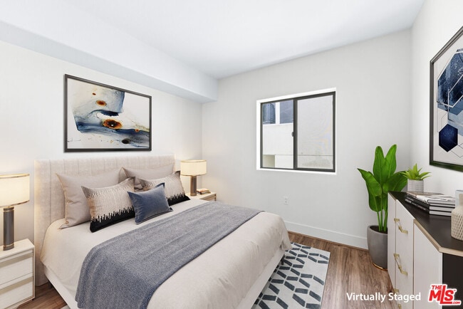 Building Photo - 5232 Satsuma Ave