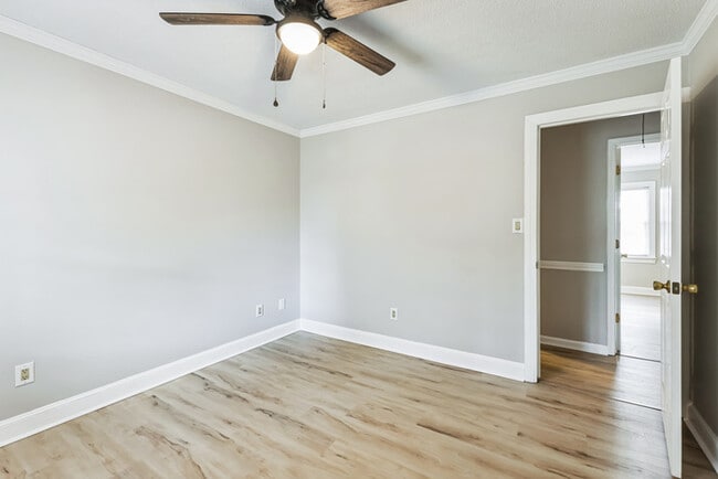Building Photo - 412 Circle Dr