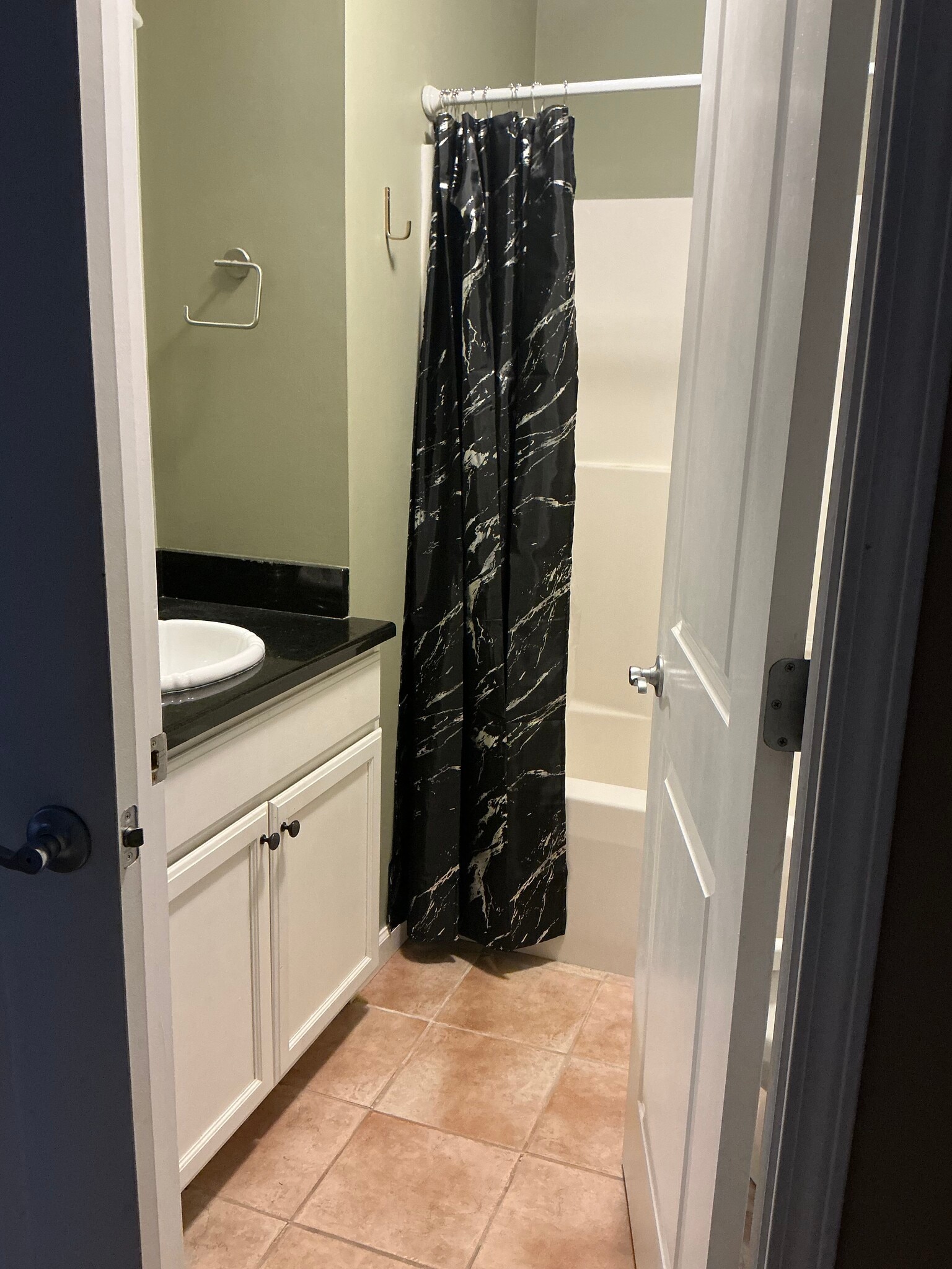 Building Photo - 1117 University Ave