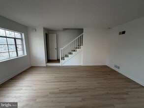 Building Photo - 1304 S Walter Reed Dr