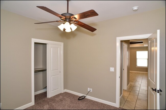 Building Photo - 3744 Loma Adriana