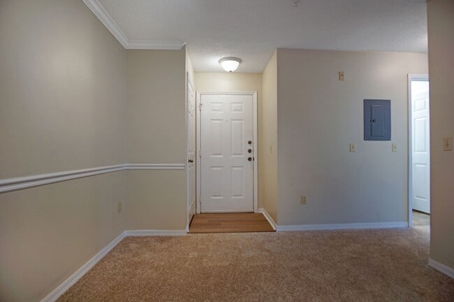 Building Photo - 1 Bedroom / 1 Bathroom Condo with Resort-Style Living