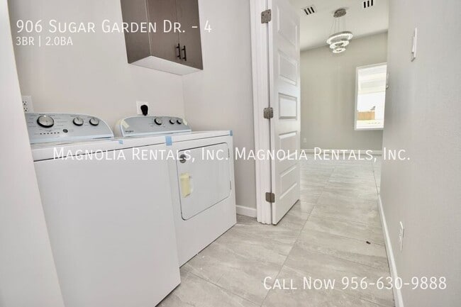 Building Photo - 906 Sugar Gdn Dr