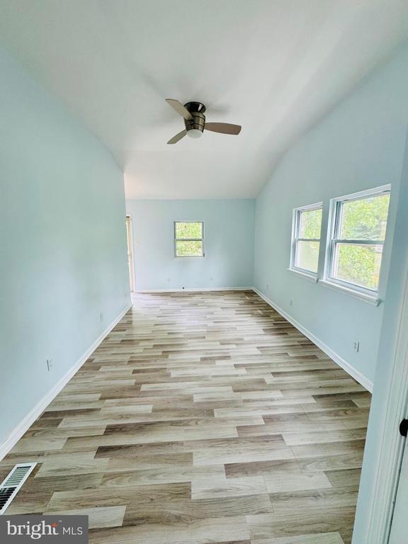 Building Photo - 3614 Lakeside Dr