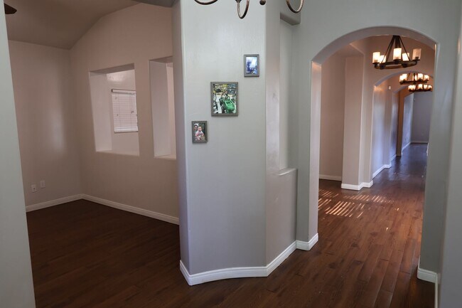 Building Photo - Beautiful home with paid Solar in Seven Oaks!