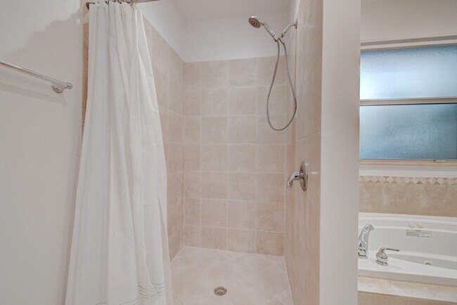 Building Photo - 21 Oceanview Dr