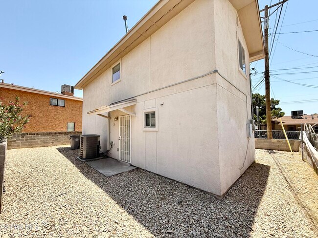Building Photo - 407 Nichols Rd
