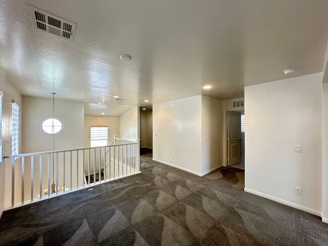 Building Photo - 6784 Pivot Point St