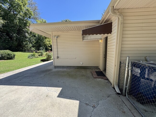 Building Photo - 918 Woodall Ln NW