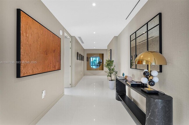 Building Photo - 300 Biscayne Blvd Way