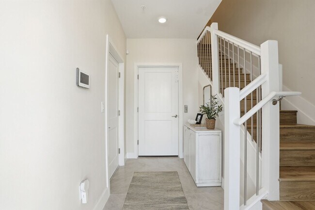 Building Photo - Fully Furnished 3 Bedroom, 3.5 Bath Townhome