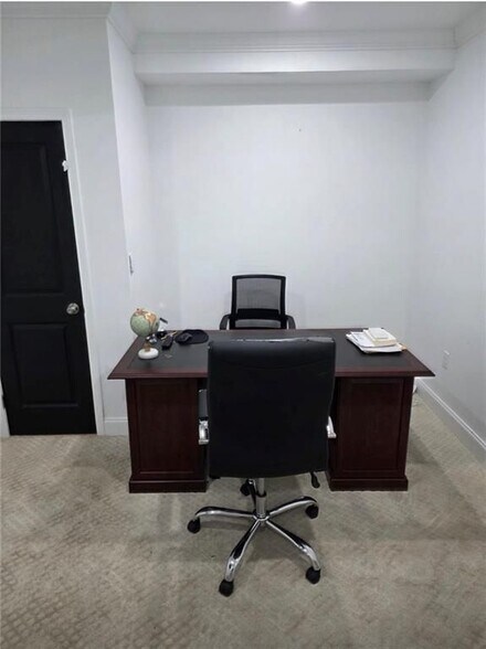 Building Photo - 4082 Groveland Park Dr