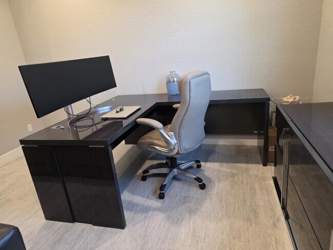 Building Photo - 527 SE Vallarta Dr