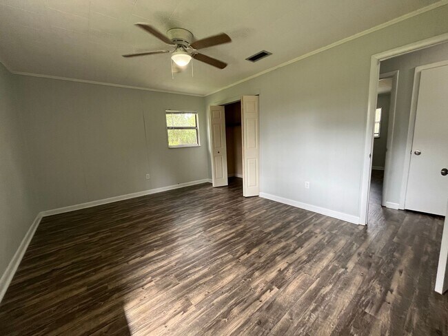 Building Photo - Spacious 4-Bedroom Brick Home on 1 Acre – ...