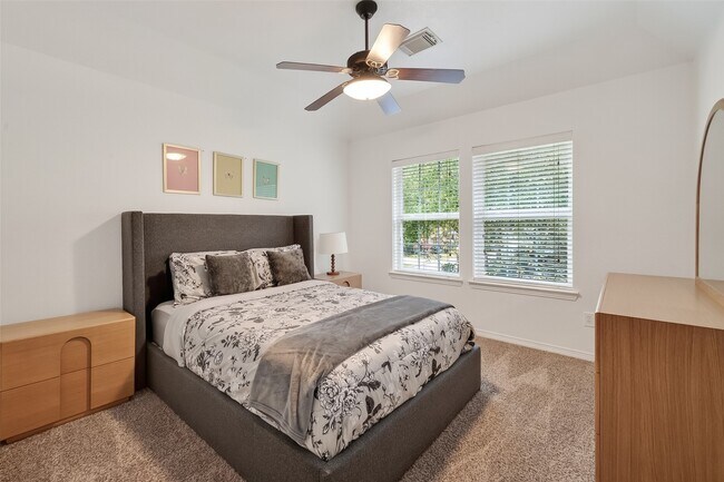 Building Photo - 66 S Longsford Cir