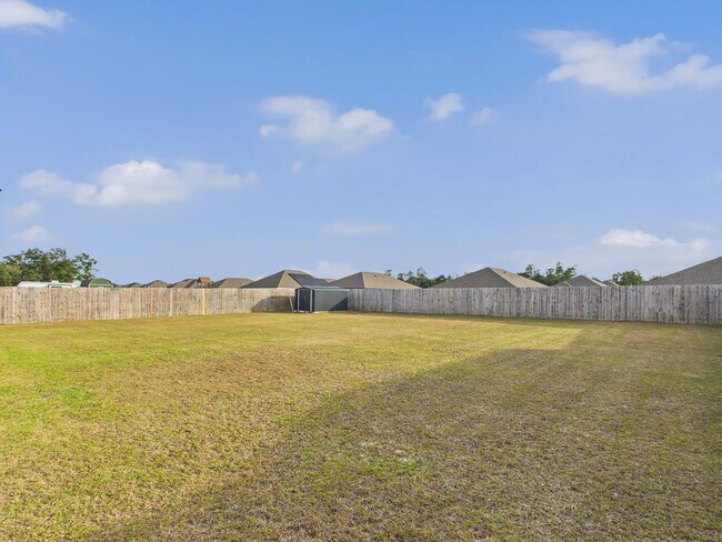 Building Photo - 8775 Clearbrook Dr