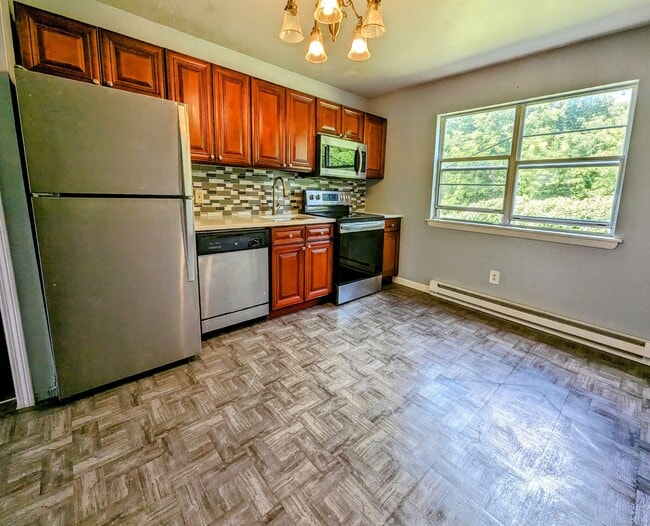 Primary Photo - 75 Belair Dr