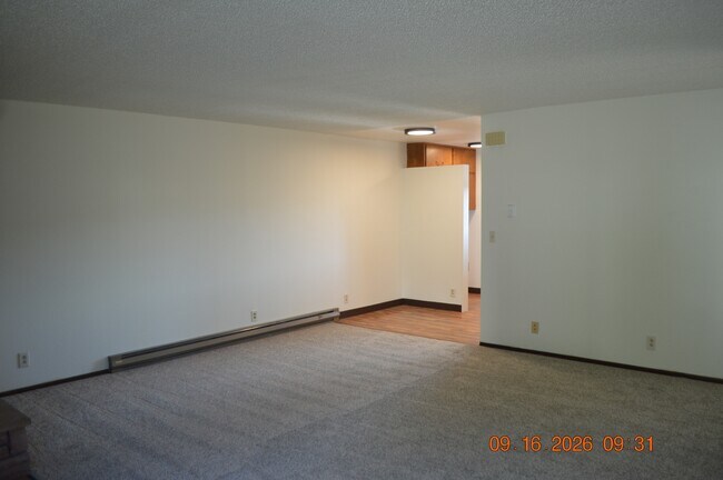 Building Photo - 665 SW Tichenor St