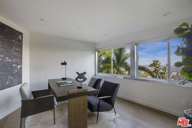 Building Photo - 9270 Kinglet Dr