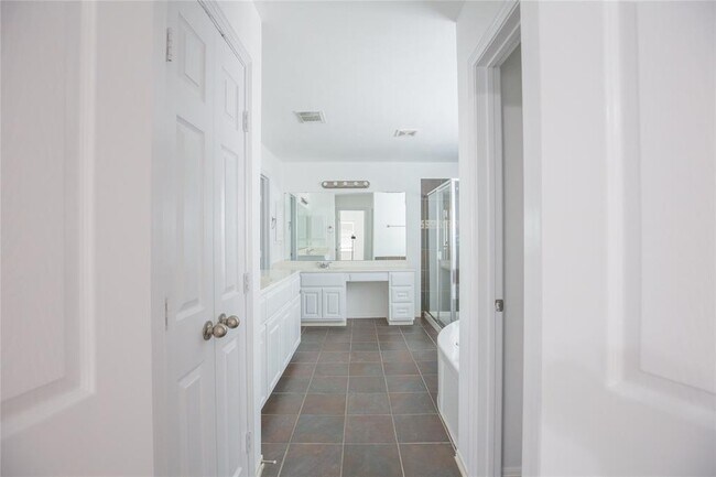 Building Photo - 5413 Kiam St