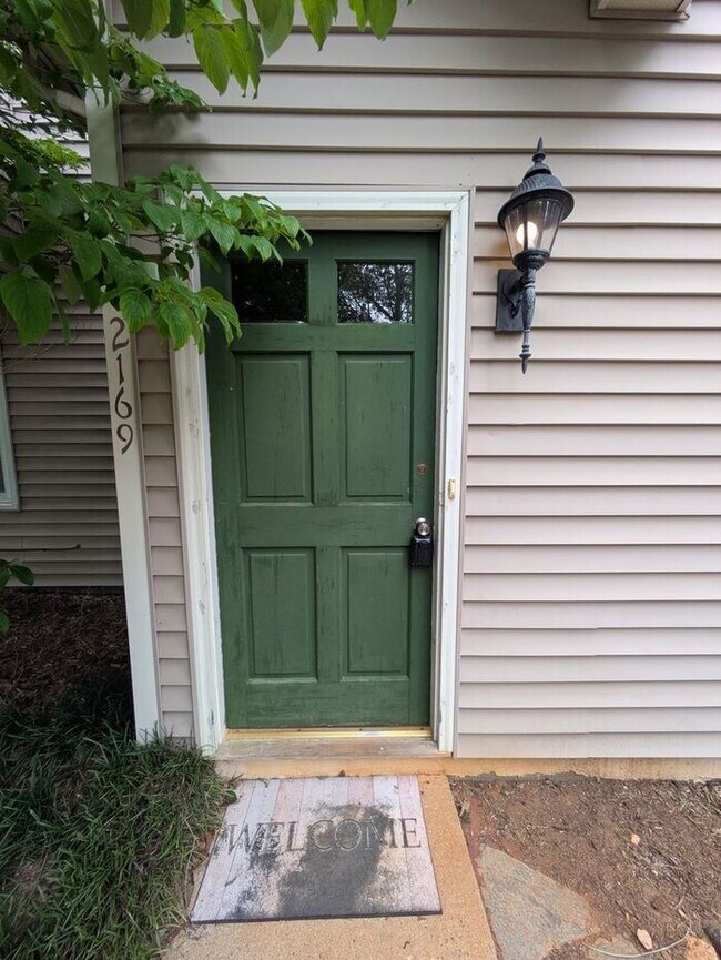 Building Photo - 2BD/2BA Condo Available Now in Hickory