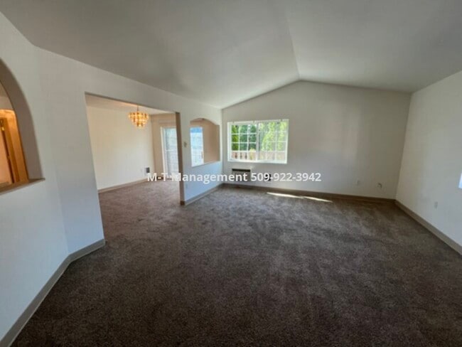 Building Photo - 2 br/1 bath Spokane Valley apt - upstairs,...