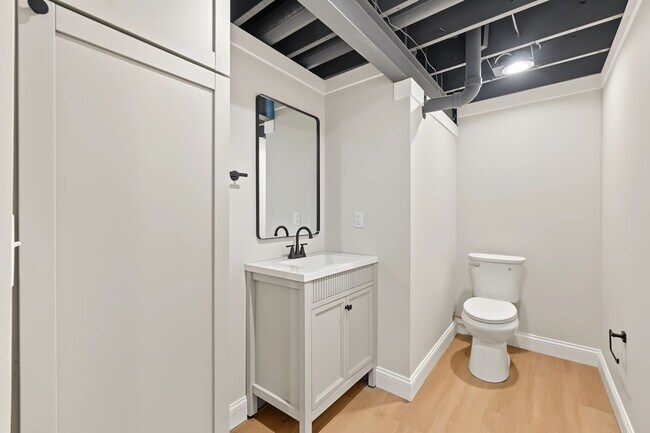 Building Photo - 2949 White Stable Dr