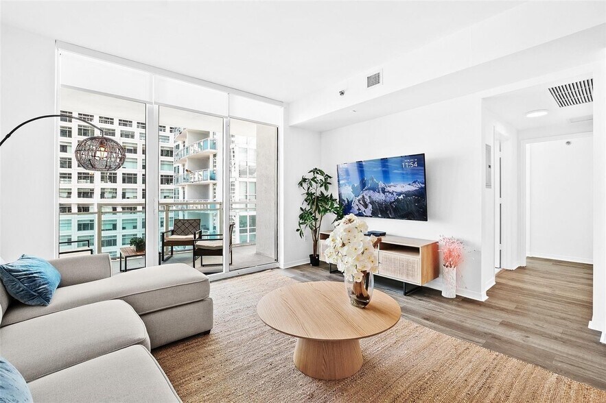 Building Photo - 951 Brickell Ave