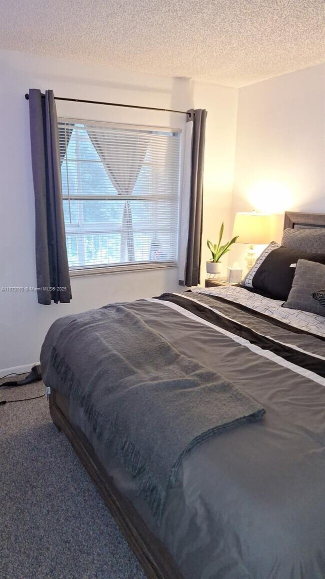 Building Photo - 13550 SW 6th Ct