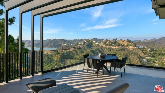 Building Photo - 1324 Stradella Rd