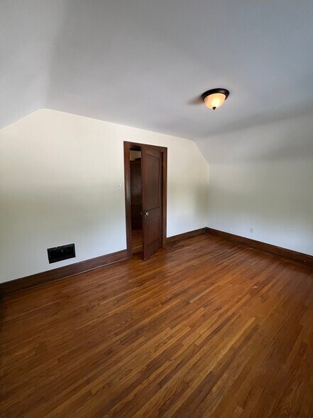 Building Photo - 2868 McKoon Ave