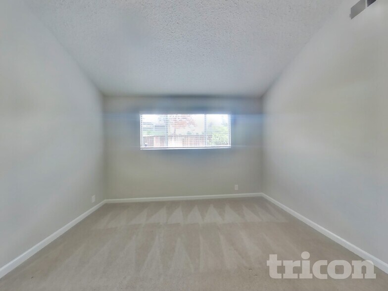 Building Photo - 110 Inverness Dr