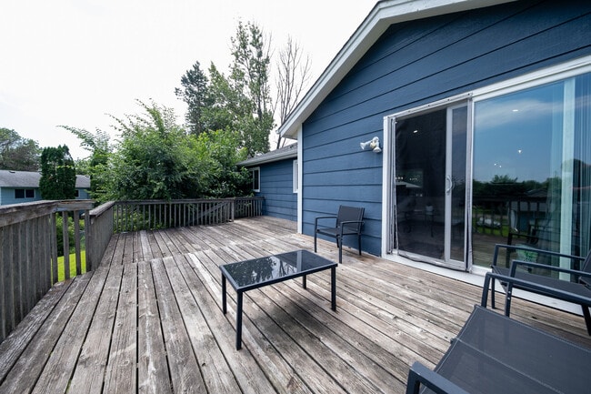Building Photo - 15709 Chalet Ct