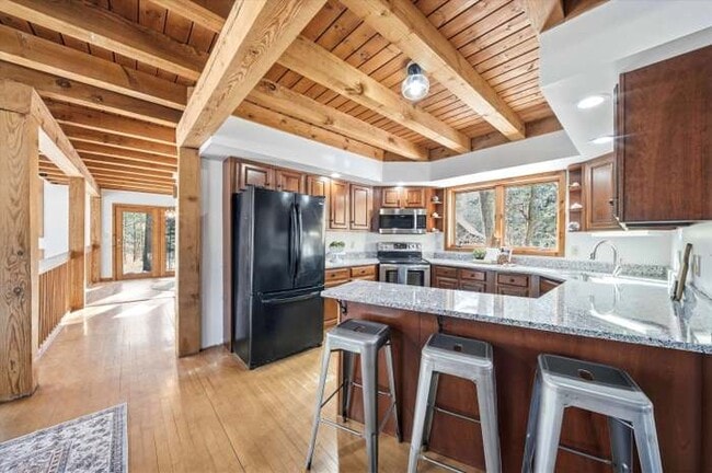 Building Photo - 105 Middle Rd