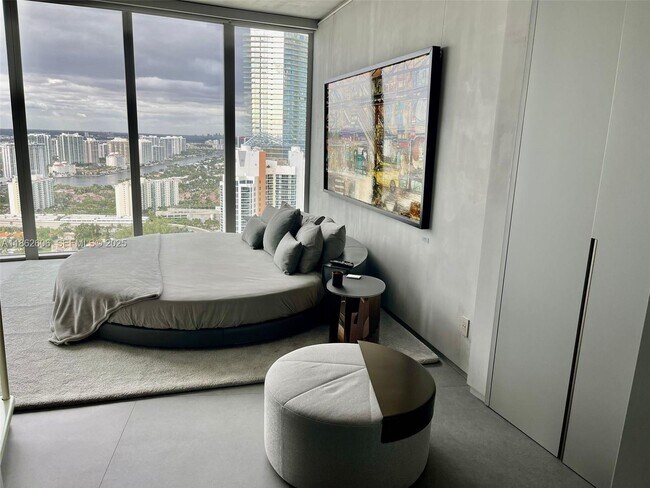 Building Photo - 18555 Collins Ave