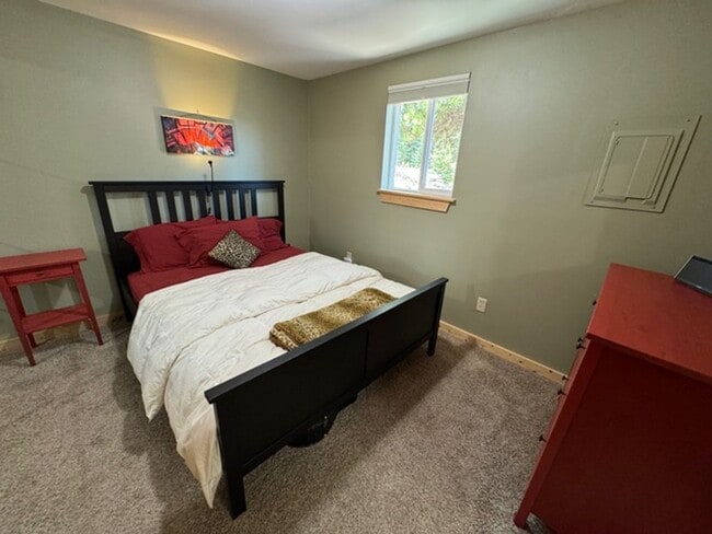 Building Photo - WOOF WOOF!  Come enjoy this pet friendly 3 Bedroom Breckenridge Home!  Hiking Trails and a Clubho...
