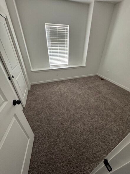 Second room with standard closet - 1264 Terra Ave