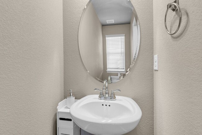 Building Photo - Charming 2-story home in Lorson Ranch