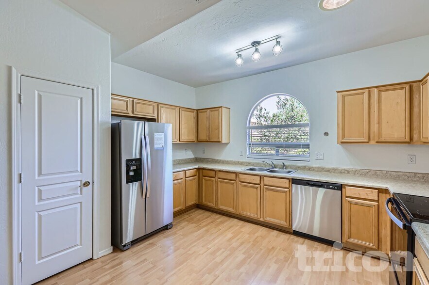 Building Photo - 2733 E Gary Way