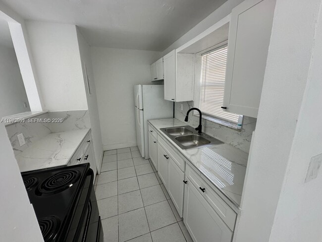 Building Photo - 6029 Polk St