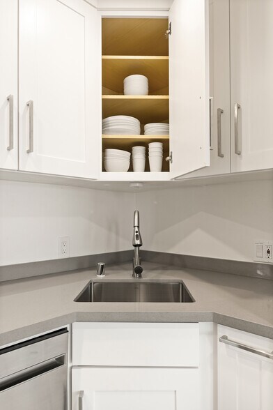 Building Photo - 36 Westminster Ave