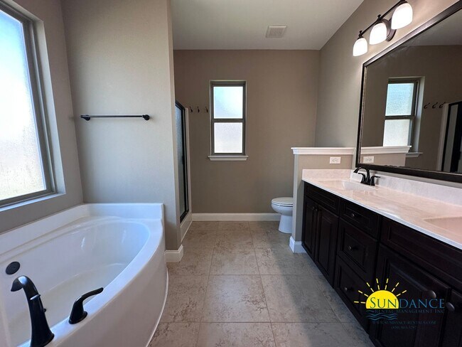 Building Photo - 438 Bay Oaks Dr