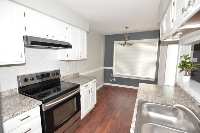 Building Photo - 3 Bedroom Townhome in Kempsville Lakes
