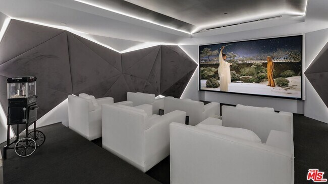 Building Photo - 1324 Stradella Rd