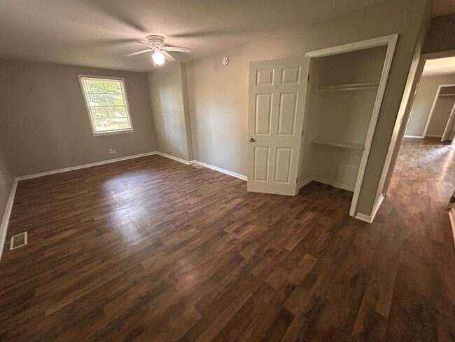 Building Photo - 4503 Lakeview Dr NW