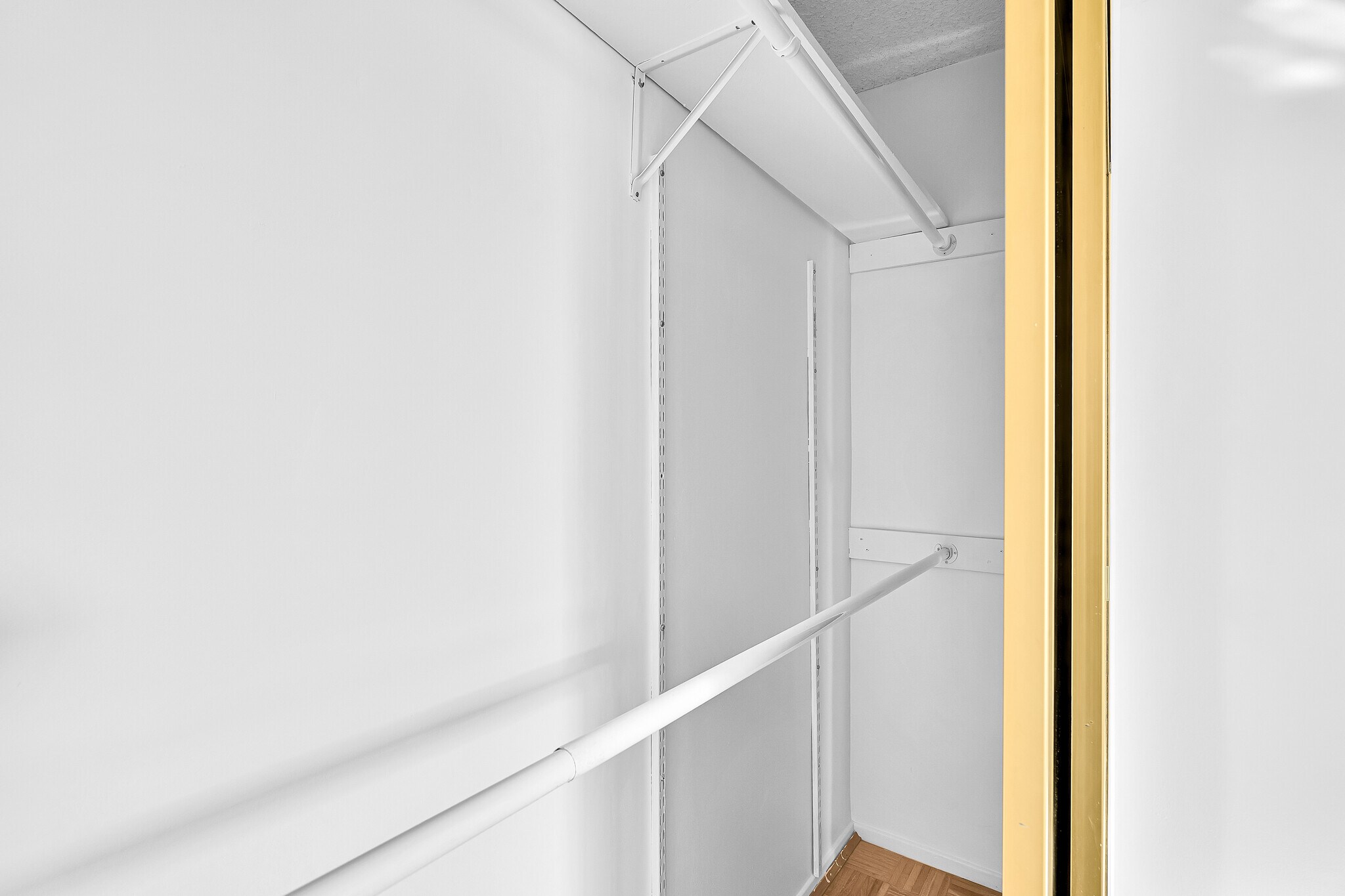 Building Photo - 320 S Gramercy Pl