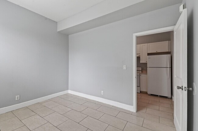 Building Photo - 1401 Division Ave