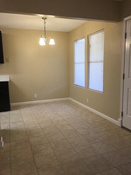 Building Photo - 412 Parkhill Cv