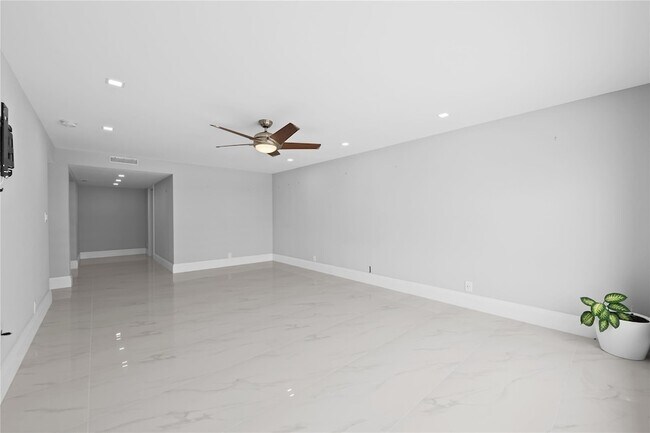 Building Photo - 3900 Galt Ocean Dr